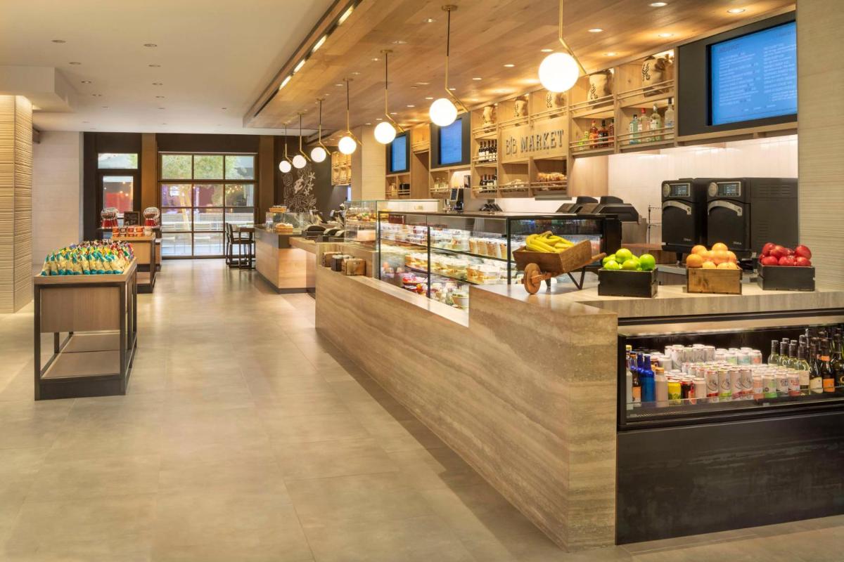Hyatt Regency Phoenix - Housity