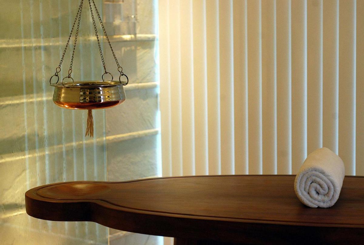 a light hanging over a table with a towel at Hyatt Regency Kolkata in Kolkata a light hanging over a table with a towel at Hyatt Regency Kolkata in Kolkata