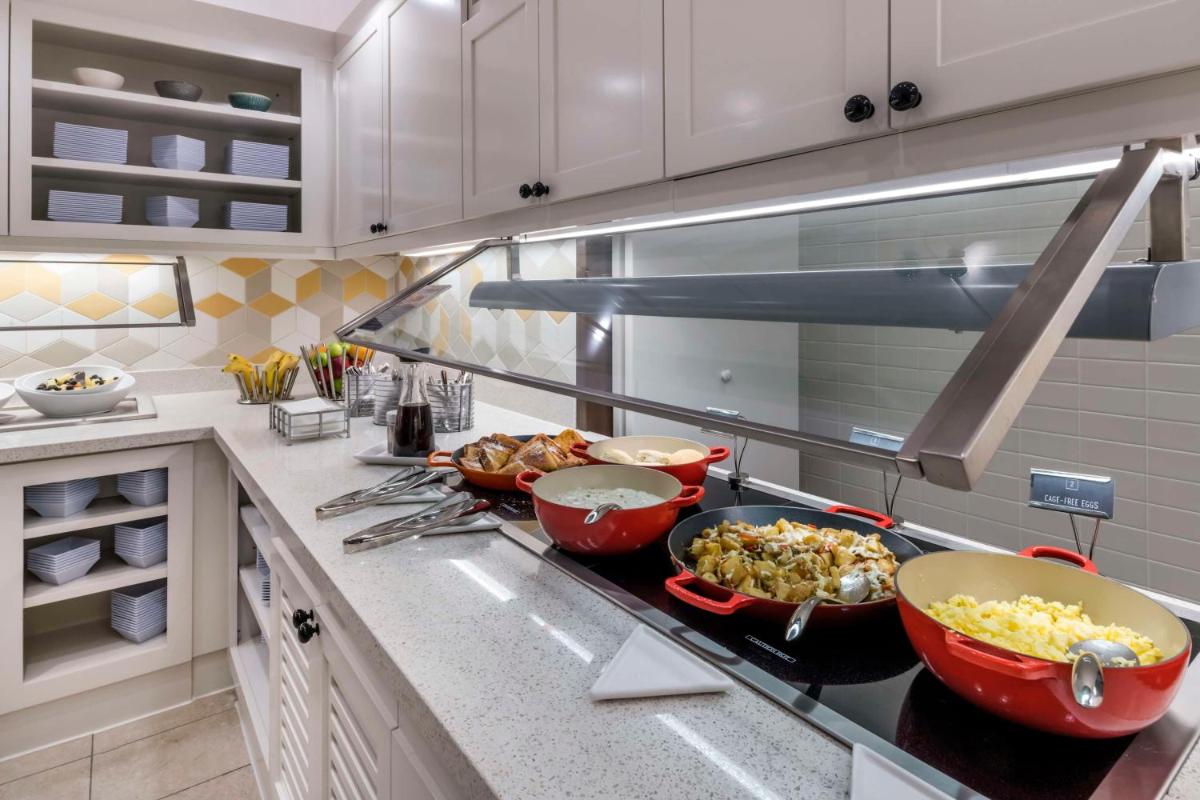 Hyatt Place Marlborough/Apex Center - Housity