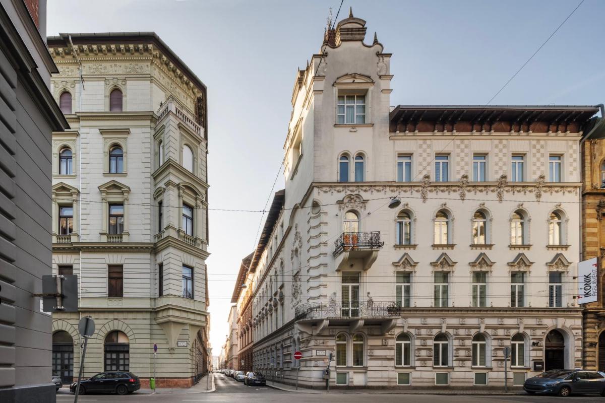 Ikonik Parlament - Housity