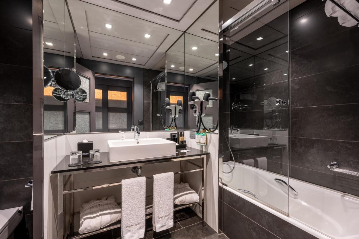 Un baño de Hotel Val de Neu G.L.