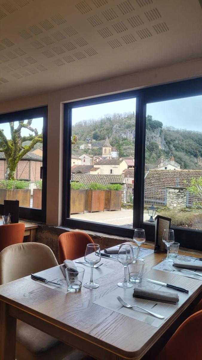Vue générale sur la montagne ou vue sur la montagne depuis l'hôtel