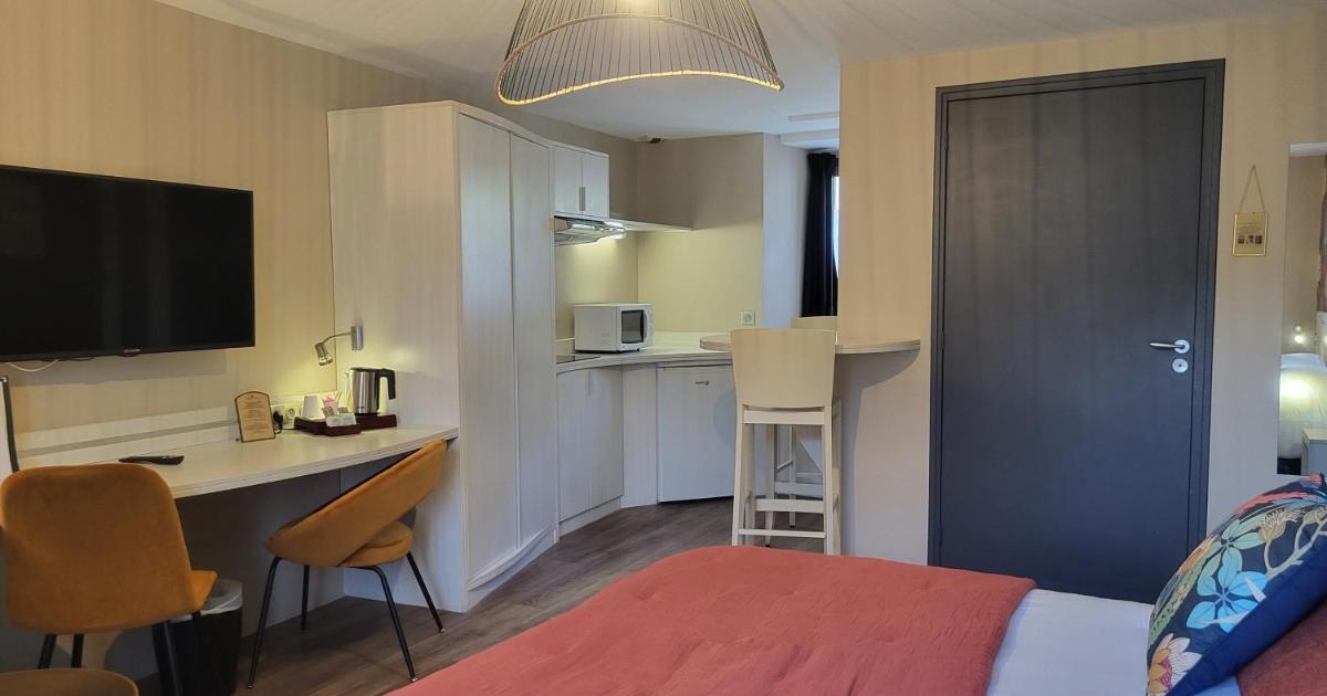 Télévision ou salle de divertissement dans l'établissement Hôtel Spa La Truite Dorée