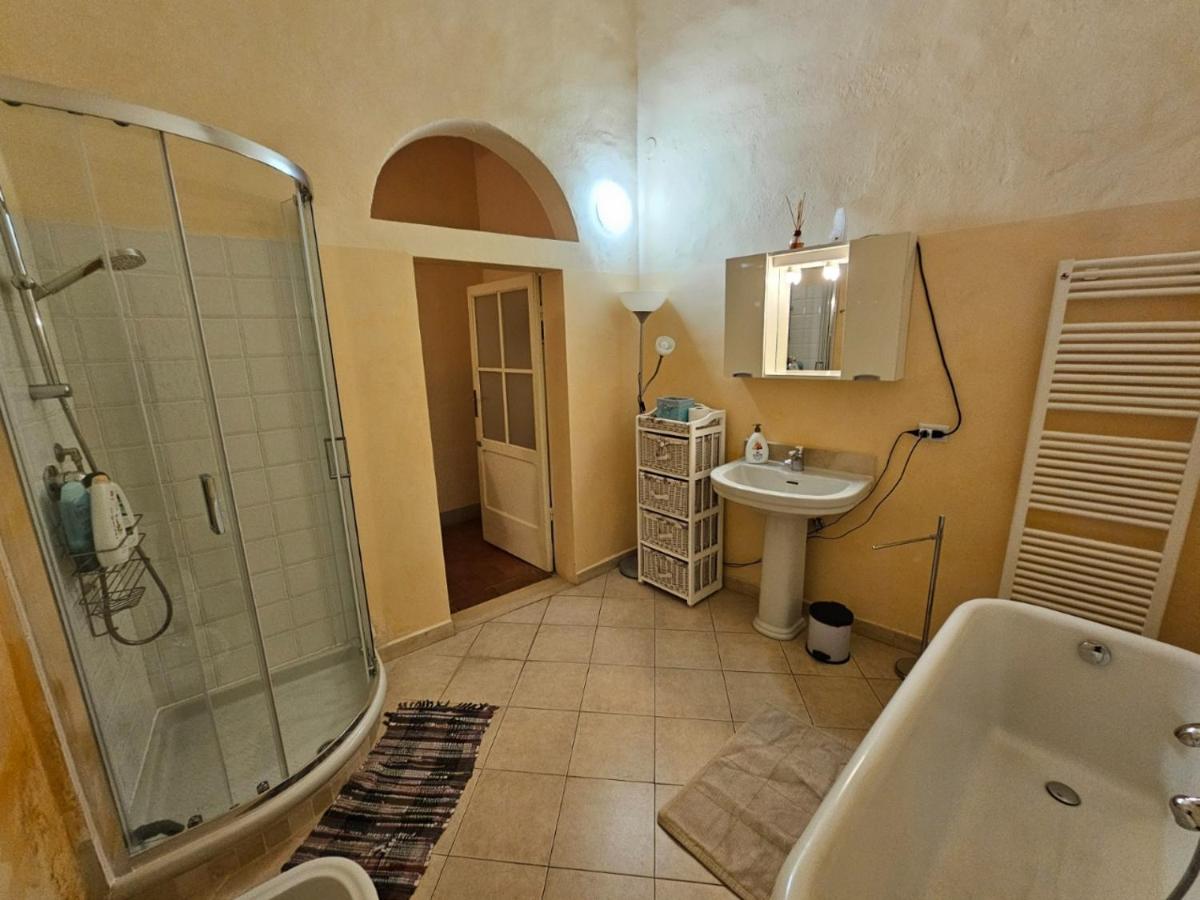 Stilmoderno Nice Apartment in Siena's Historic Center, Just Steps from Piazza del Campo - Hizvo
