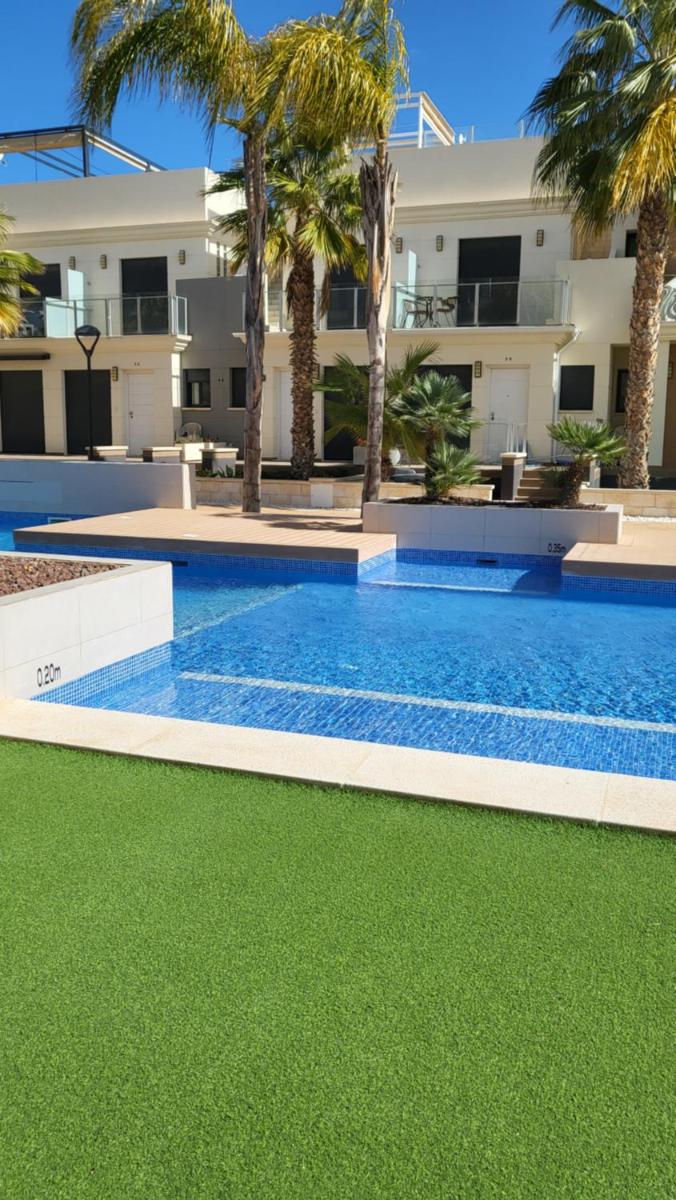 Apartamento Los Amigos, La Zenia Boulevard area, 2 bedrooms, beautiful swimming pool. - Housity