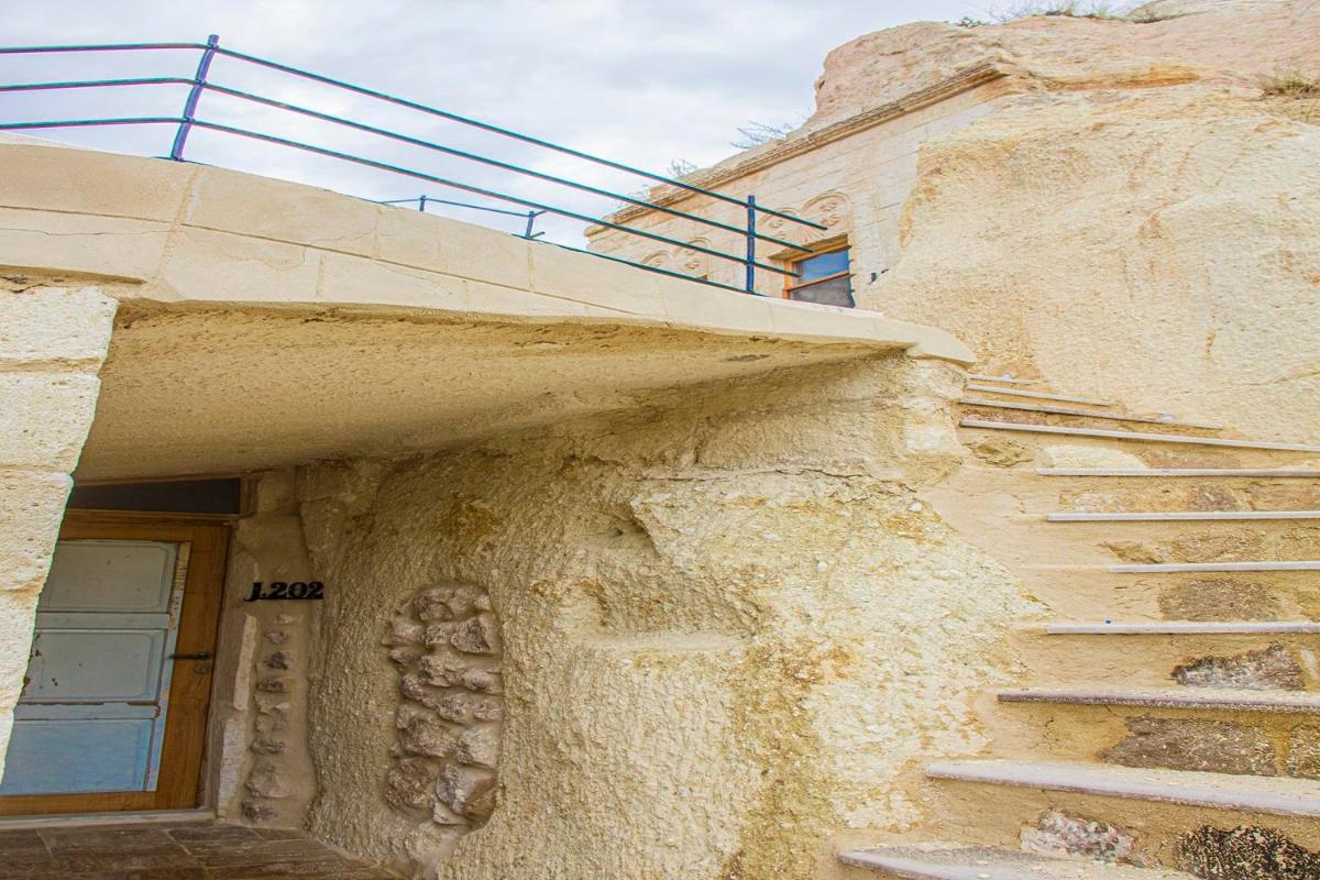 Junior Ottoman Cave - Housity