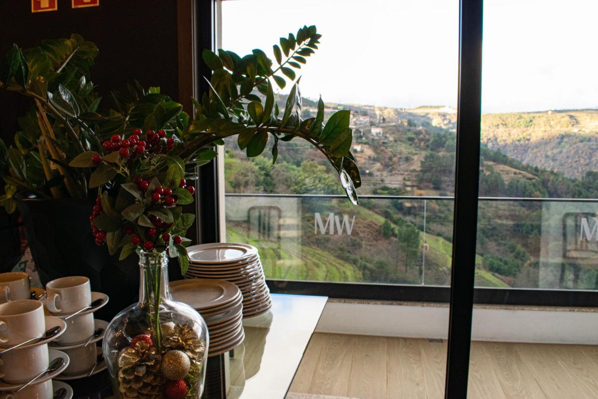 Uma vista geral da montanha ou uma vista da montanha a partir do hotel