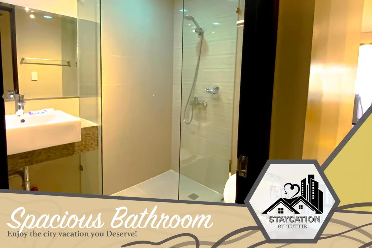 Suitetrails - Luxurious 2 Bedroom Family Suite plus Maid Rm in Eastwood City