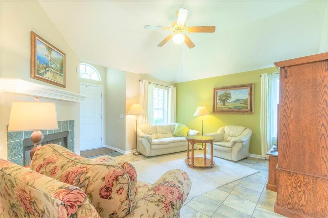 Austin Suburban Home-Hamilton-Entire House - Housity