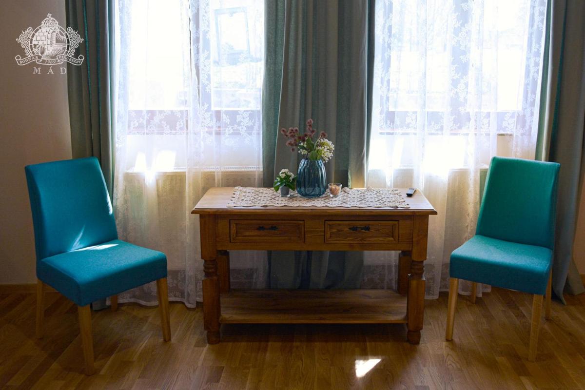 Érintés Vendégház - Housity