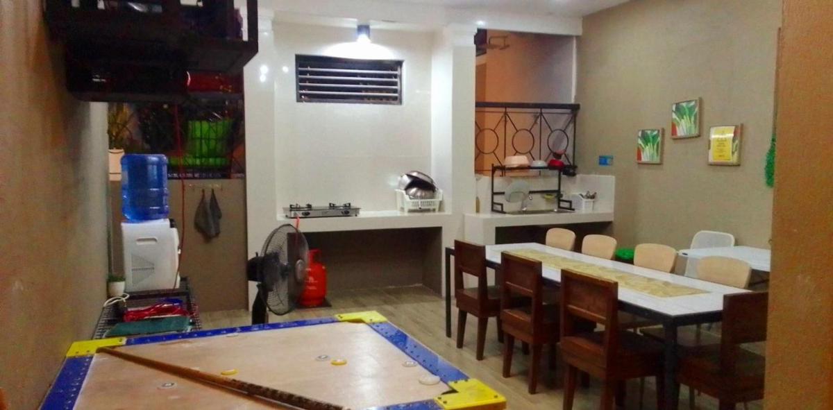 Palazzo 1 HotSpring,3Bedrooms 35to40pax, Pansol Calamba - Housity