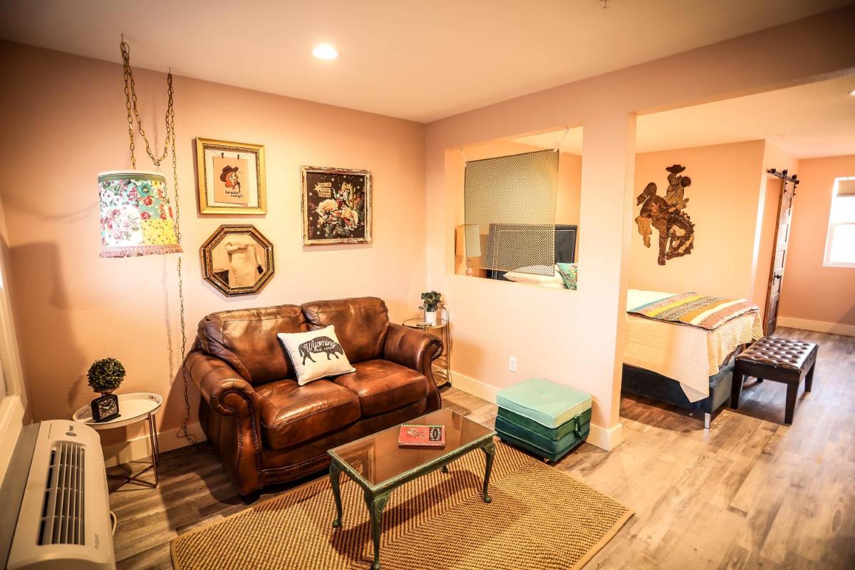 The Blue Buffalo Motel - Housity