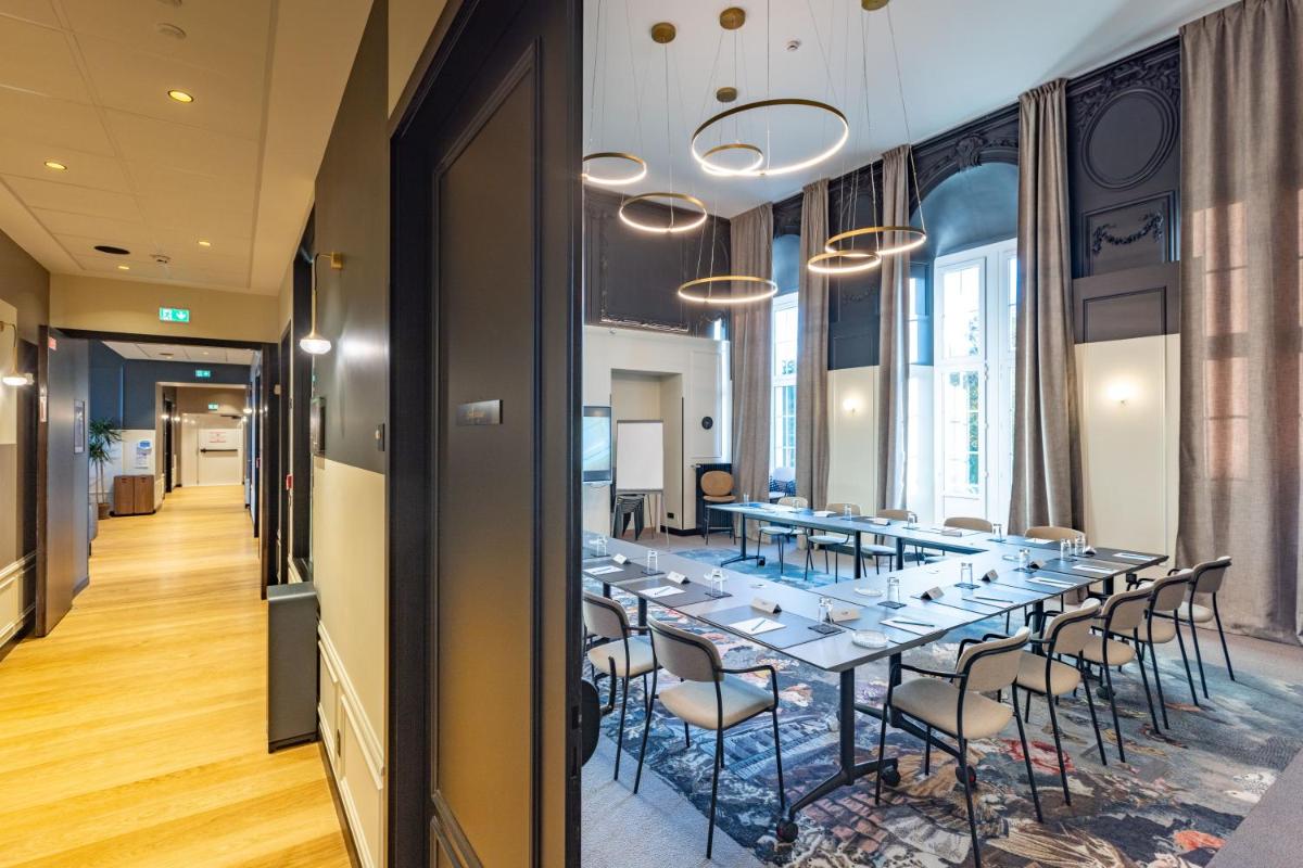Restaurant ou autre lieu de restauration dans l'établissement L'EssenCiel