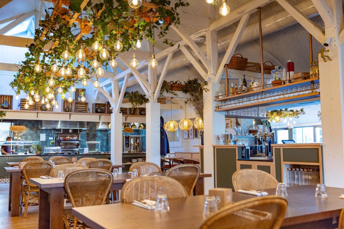 Restaurant ou autre lieu de restauration dans l'établissement L'EssenCiel