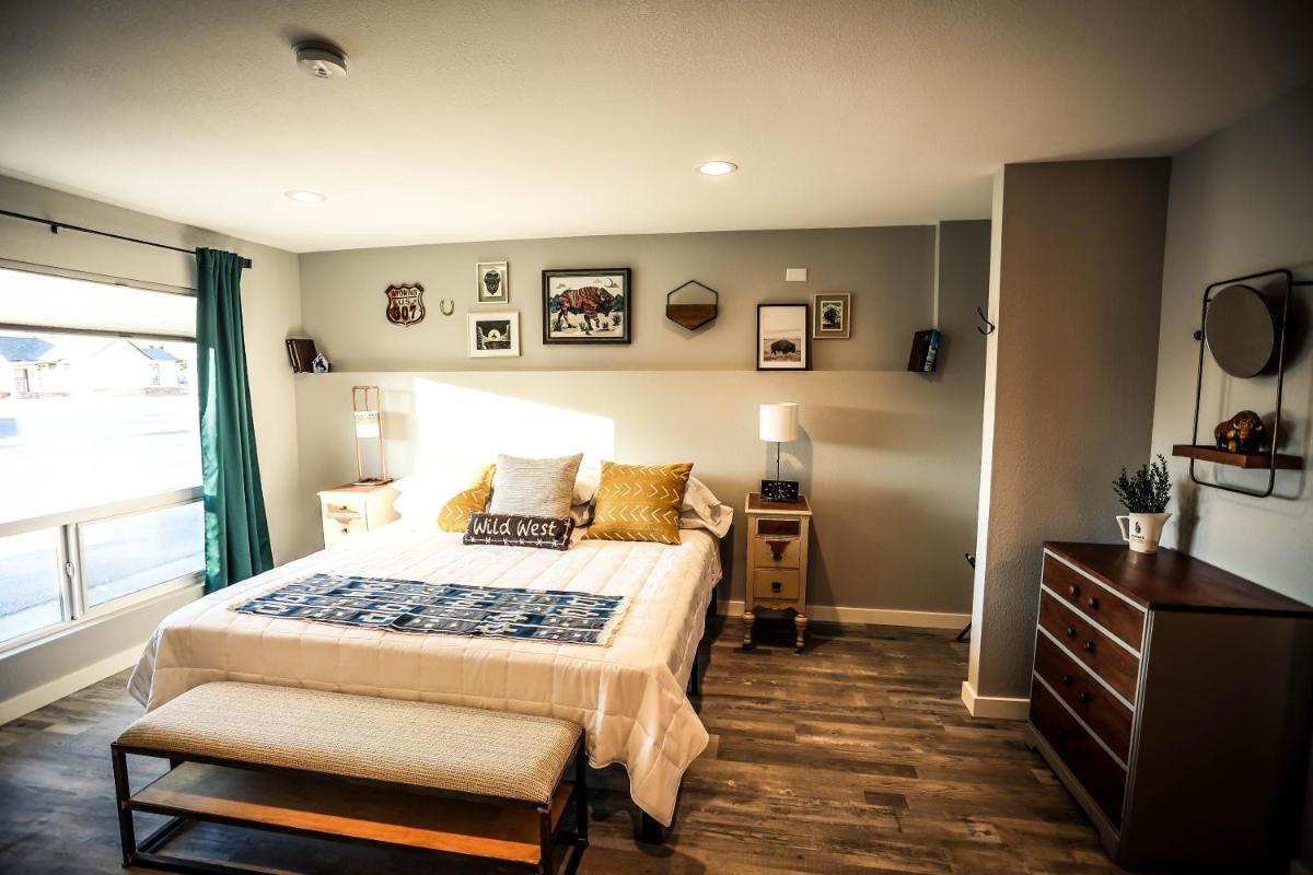 The Blue Buffalo Motel - Housity