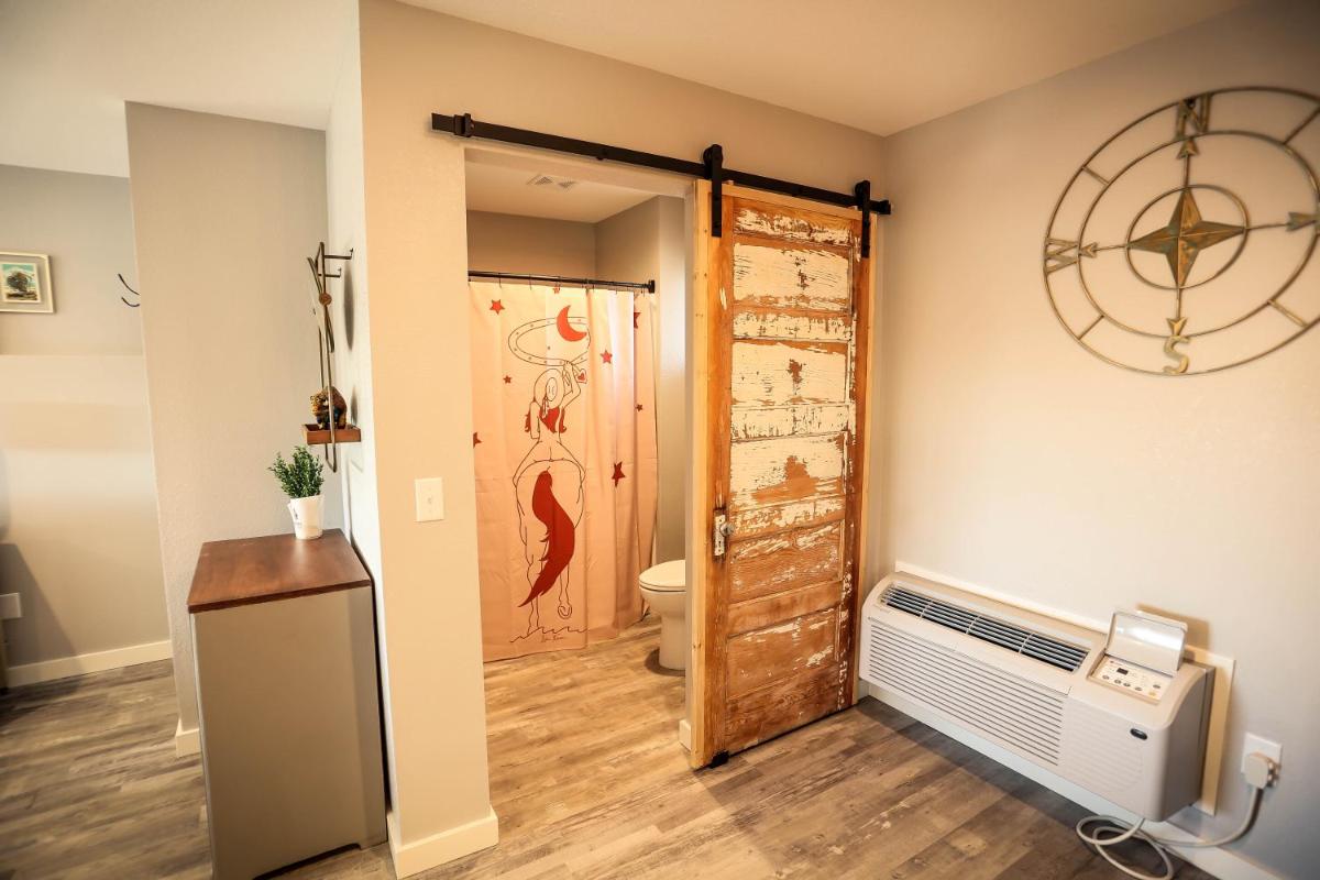The Blue Buffalo Motel - Housity