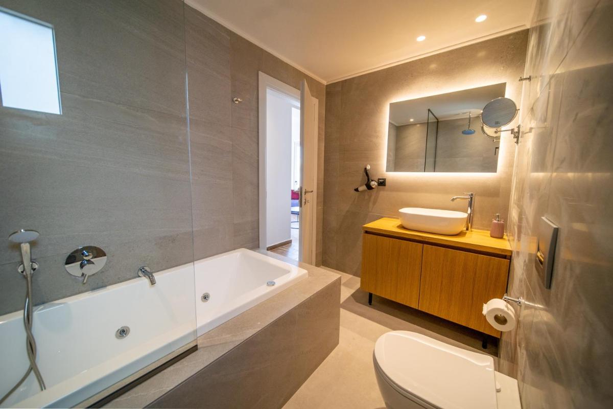 Luxury House - Hersonissos Center - Sleeps 8 - Housity