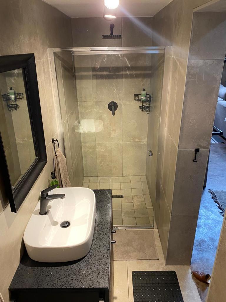 Stacey's Cornerstone Studio Apartment - Housity
