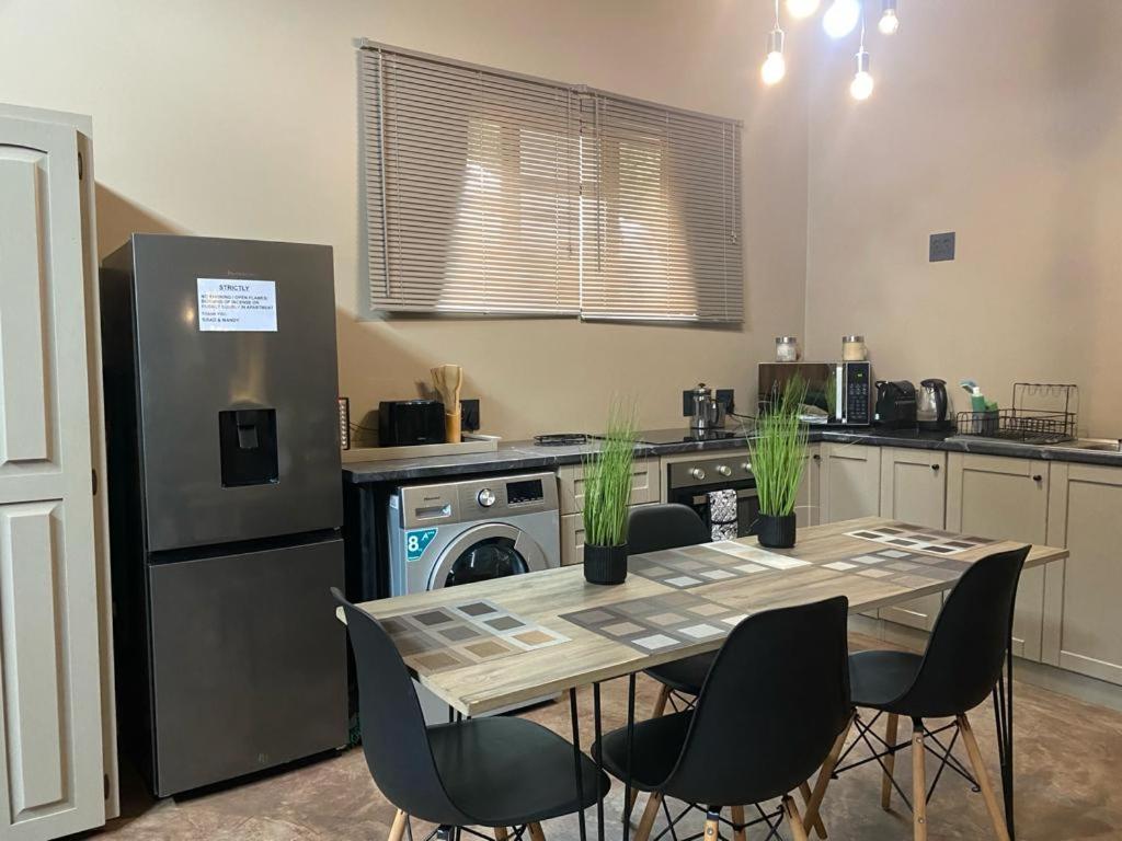 Stacey's Cornerstone Studio Apartment - Housity