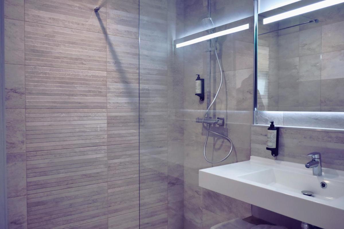 Salle de bains dans l'établissement Mas De La Senancole & Spa