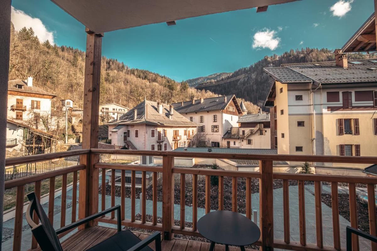 Vue générale sur la montagne ou vue sur la montagne depuis l'hôtel