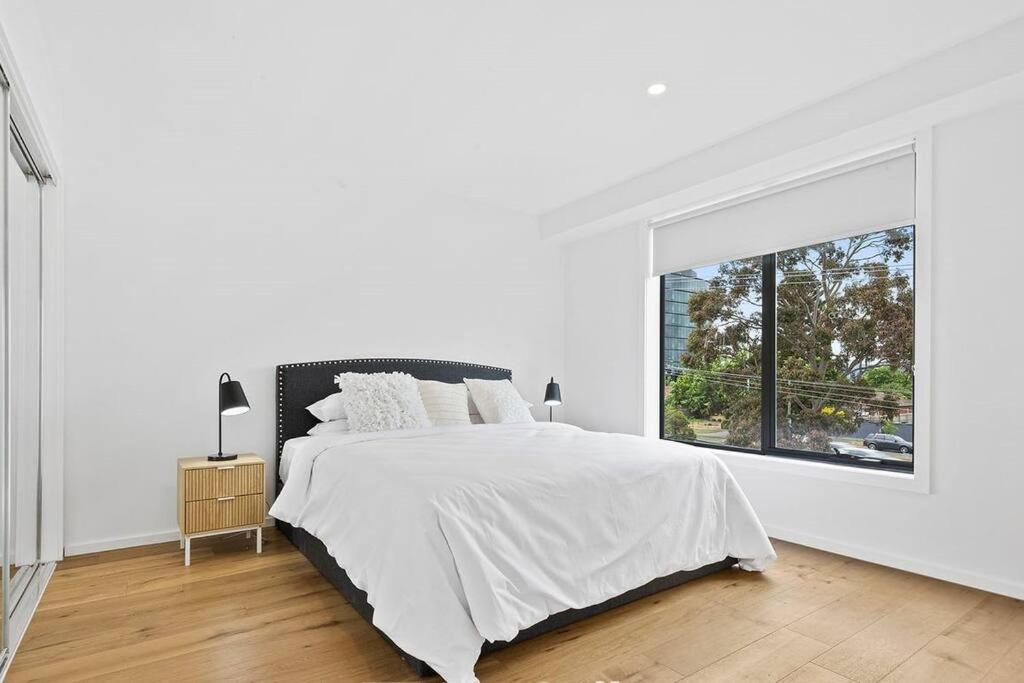 3 bedroom family apartment near Chadstone - Housity