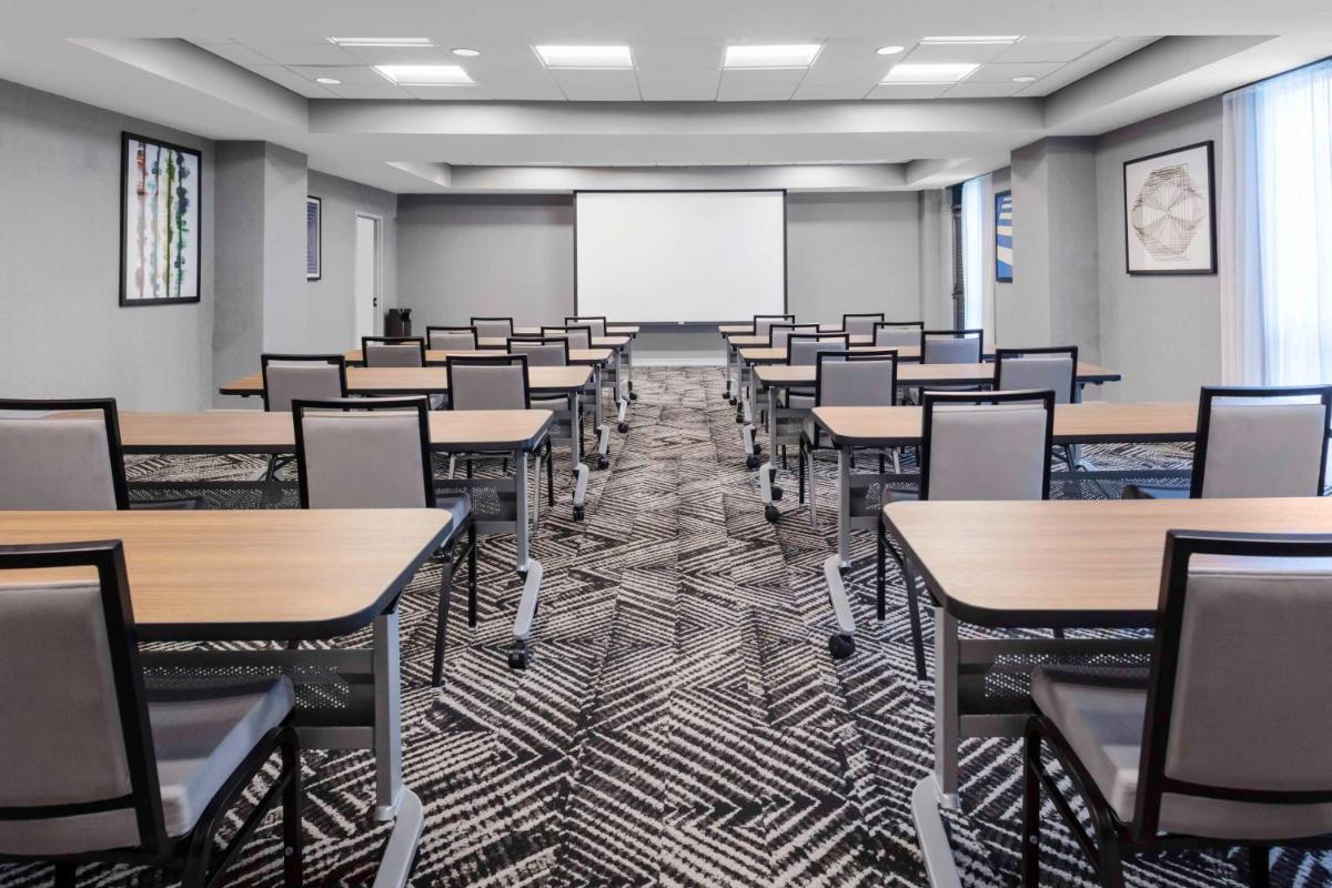 Hyatt Place-Dallas/Arlington - Housity