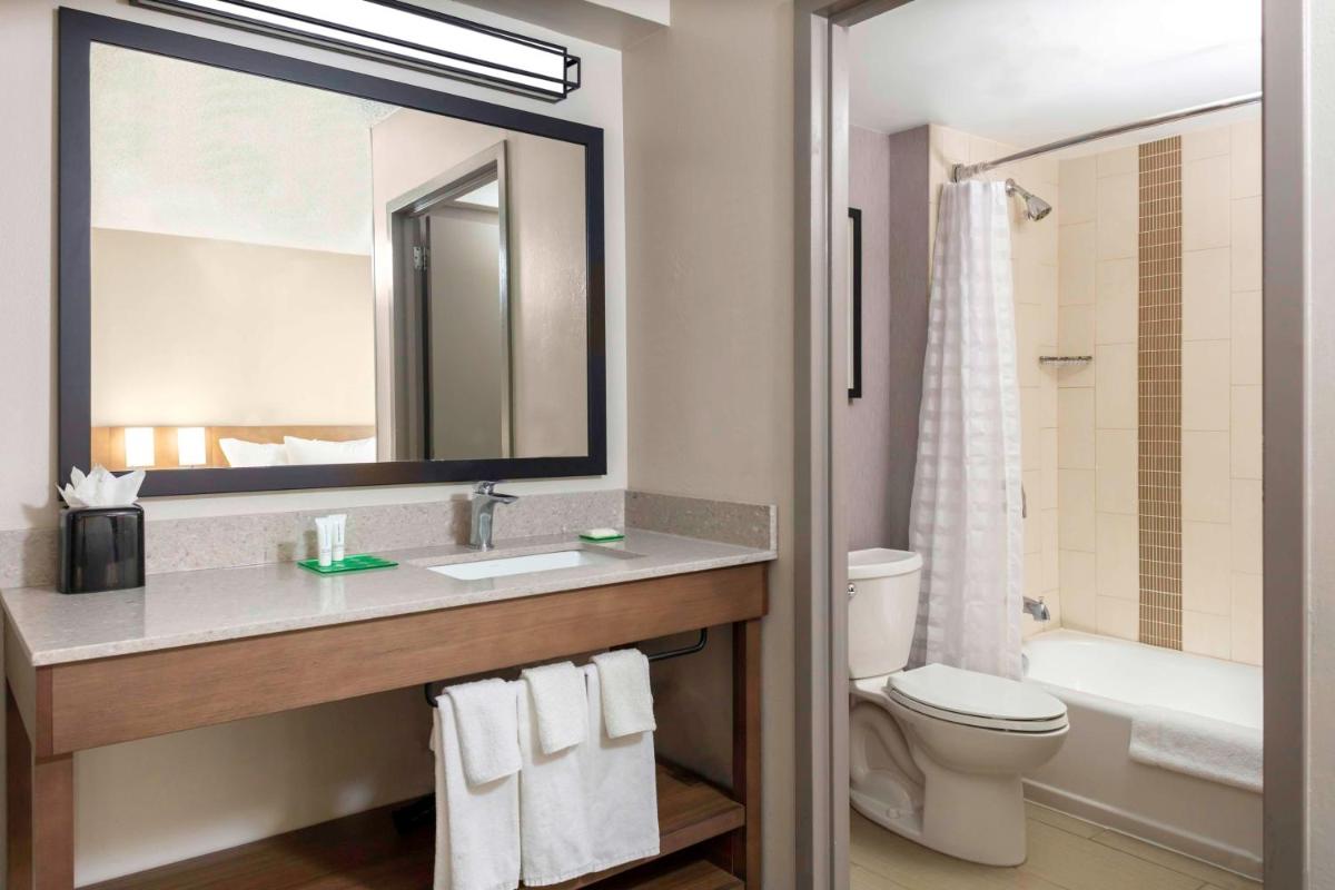 Hyatt Place-Dallas/Arlington - Housity