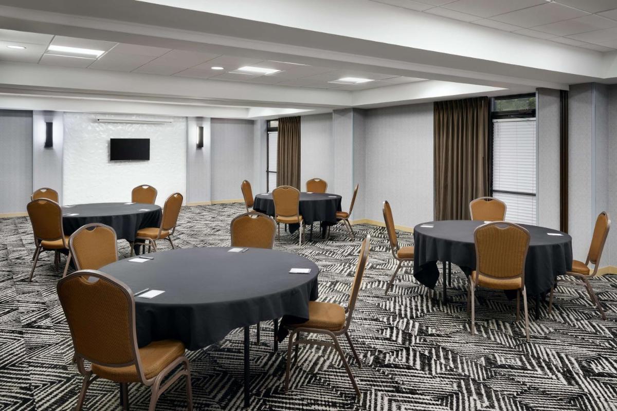 Hyatt Place Greensboro - Housity