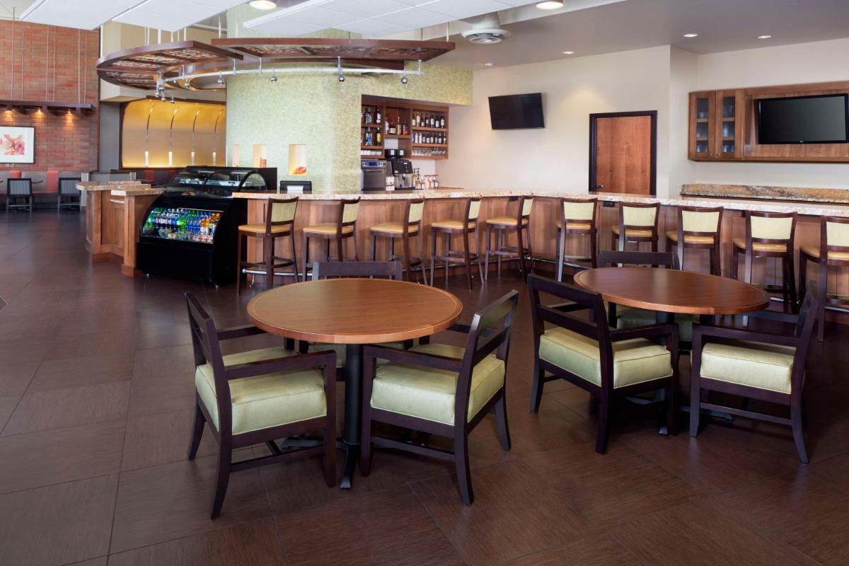 Hyatt Place Phoenix/ Mesa - Housity