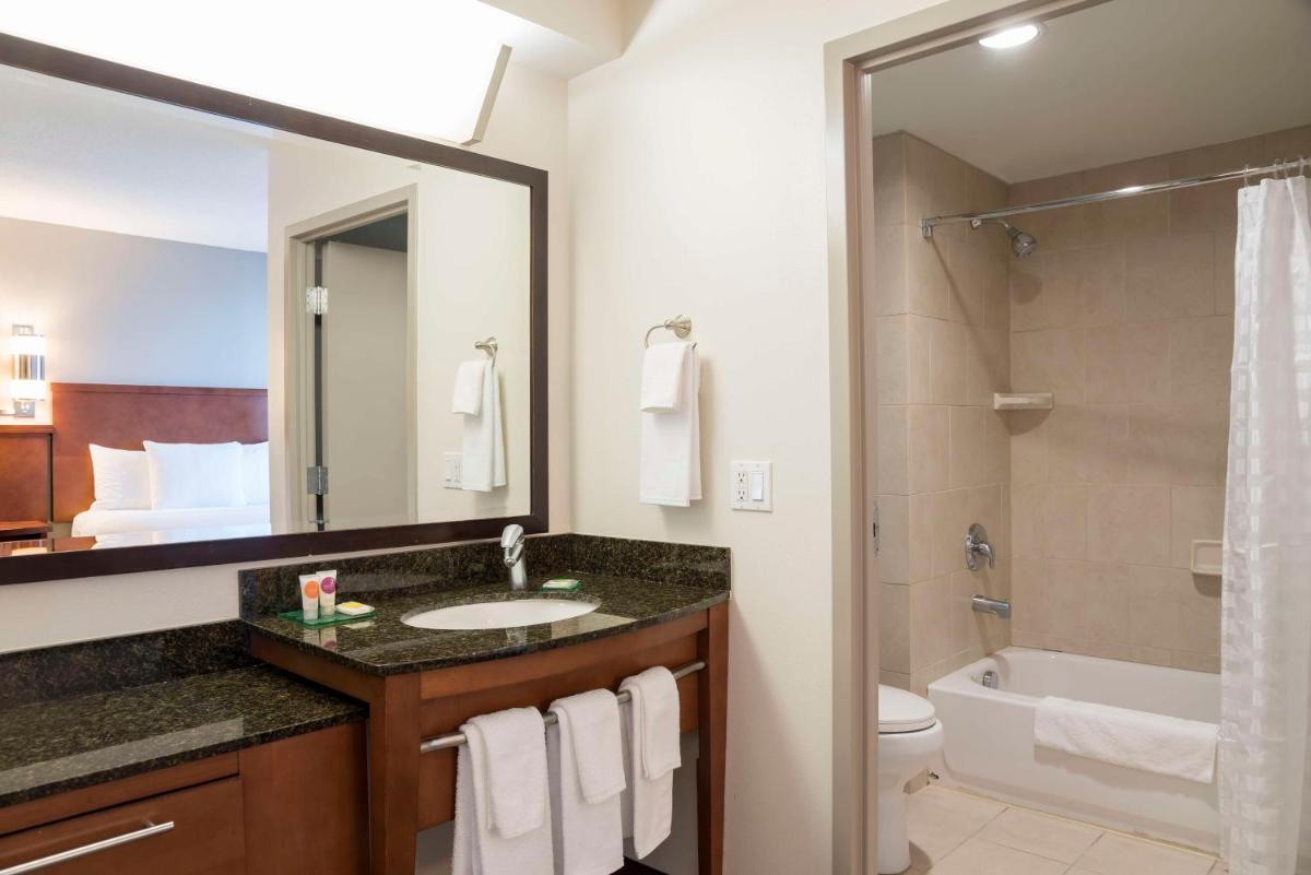 Hyatt Place Sarasota/Bradenton - Housity
