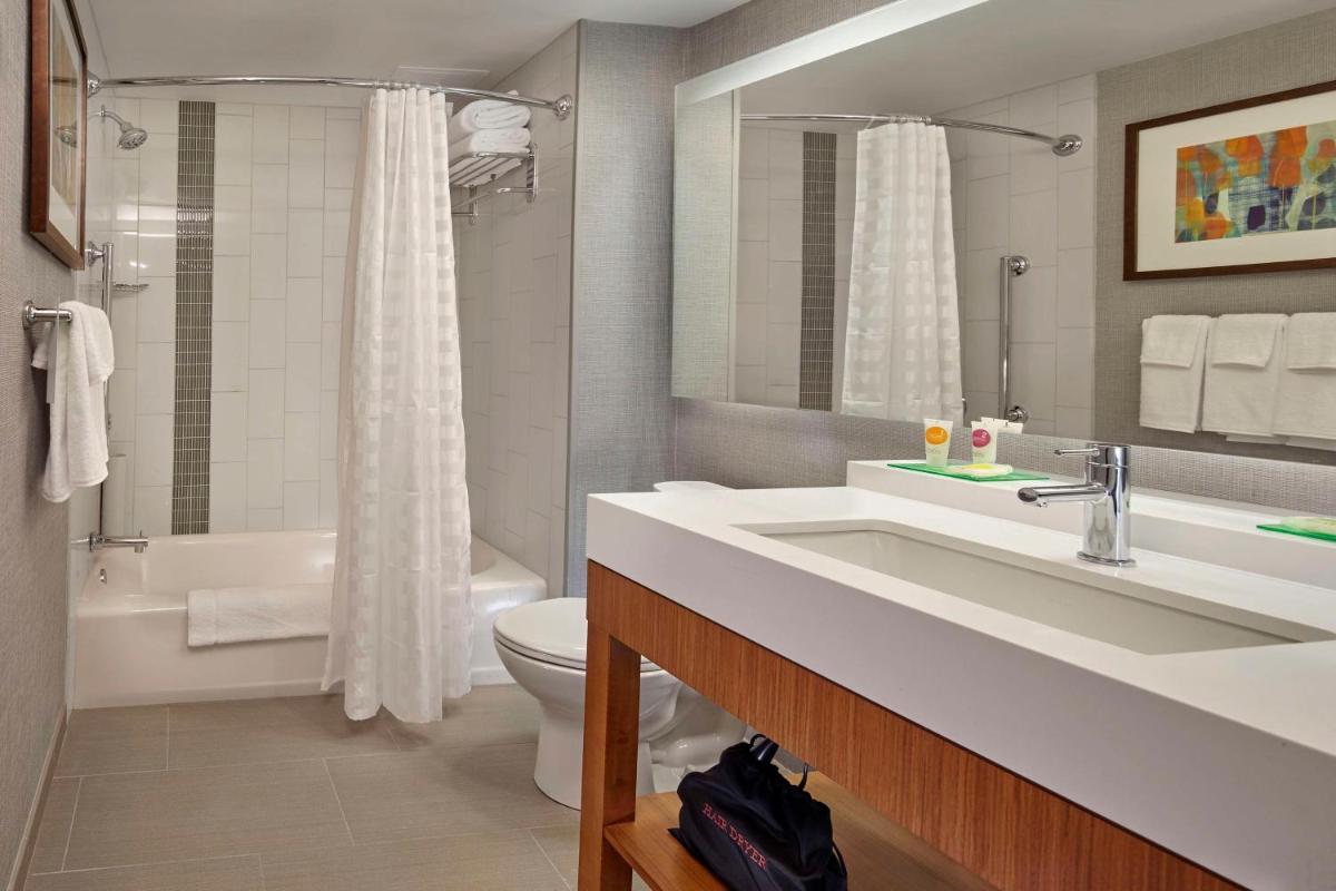 Hyatt Place State College - Housity