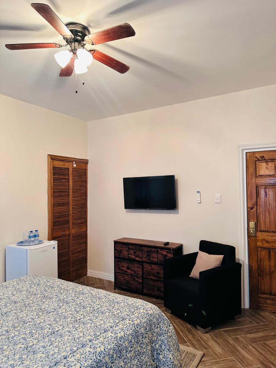 Theodora Guest House - Housity