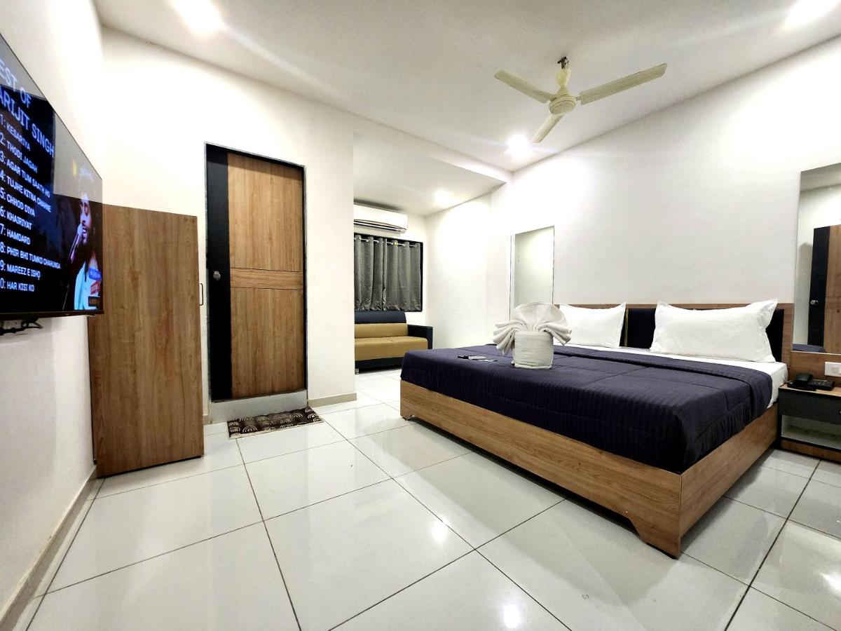 Hotel Near Me - Housity