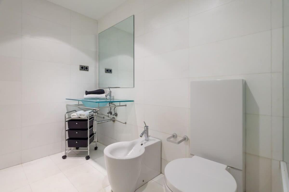 3bedroom Duplex with balcony in plaza Cataluña - Housity