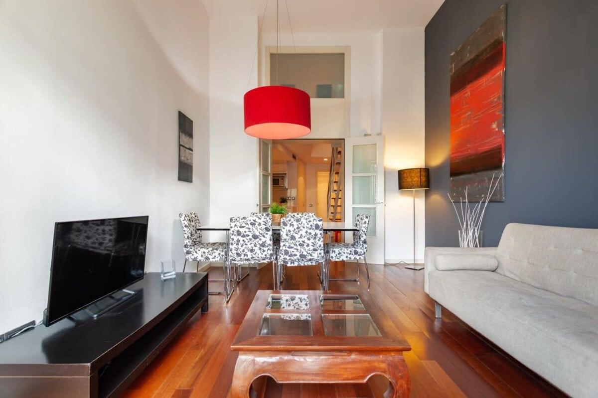 3bedroom Duplex with balcony in plaza Cataluña - Housity