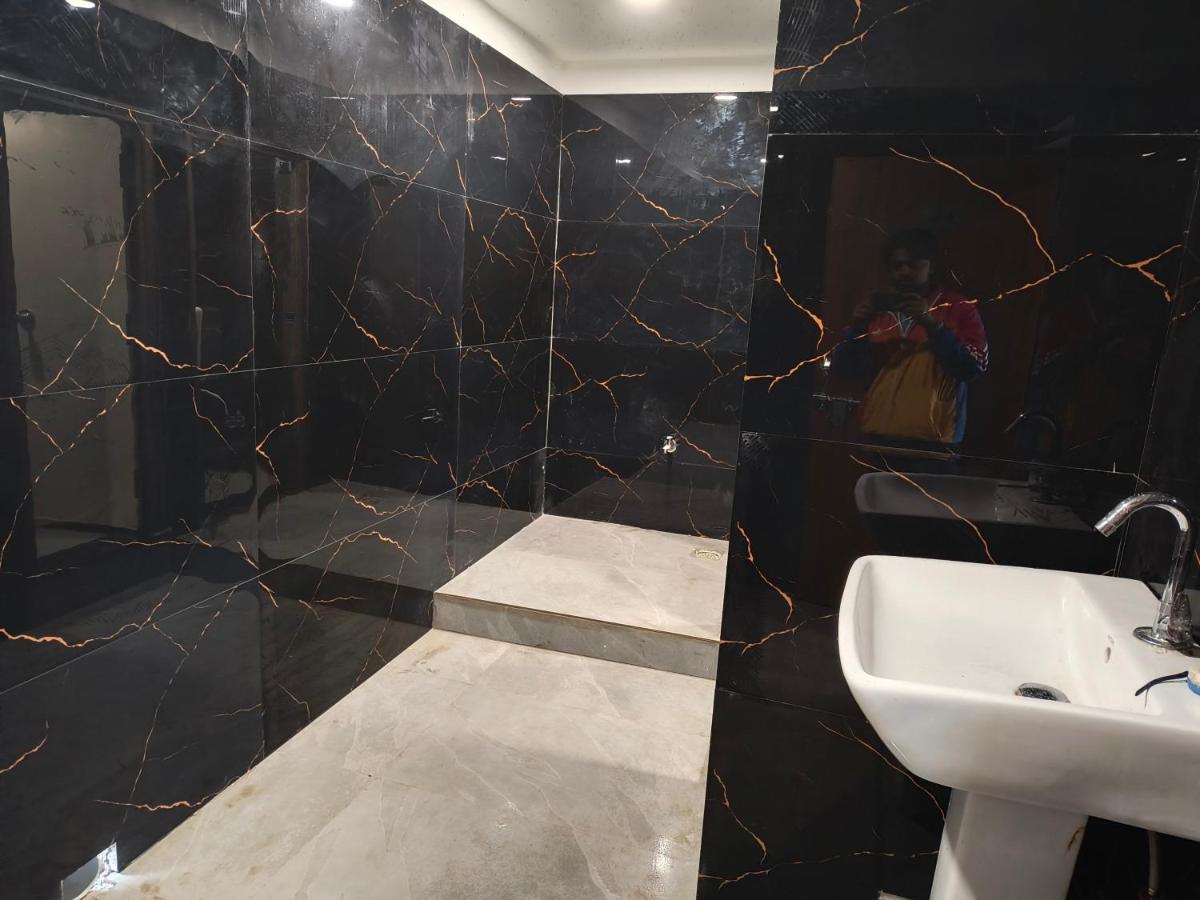 AKS INTERNATIONAL HOTEL AND RESORT - Housity
