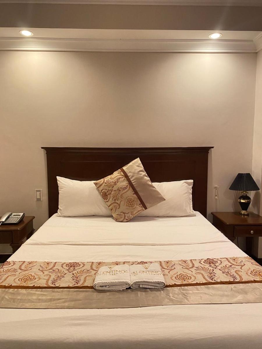Valentino's Hotel - Housity