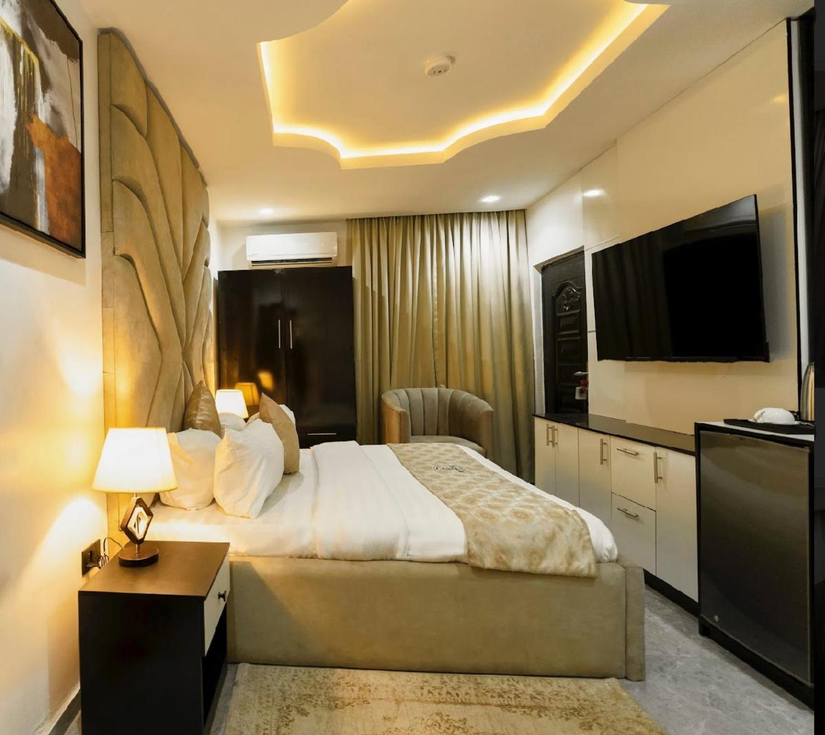 Brimuyo Hotel - Housity