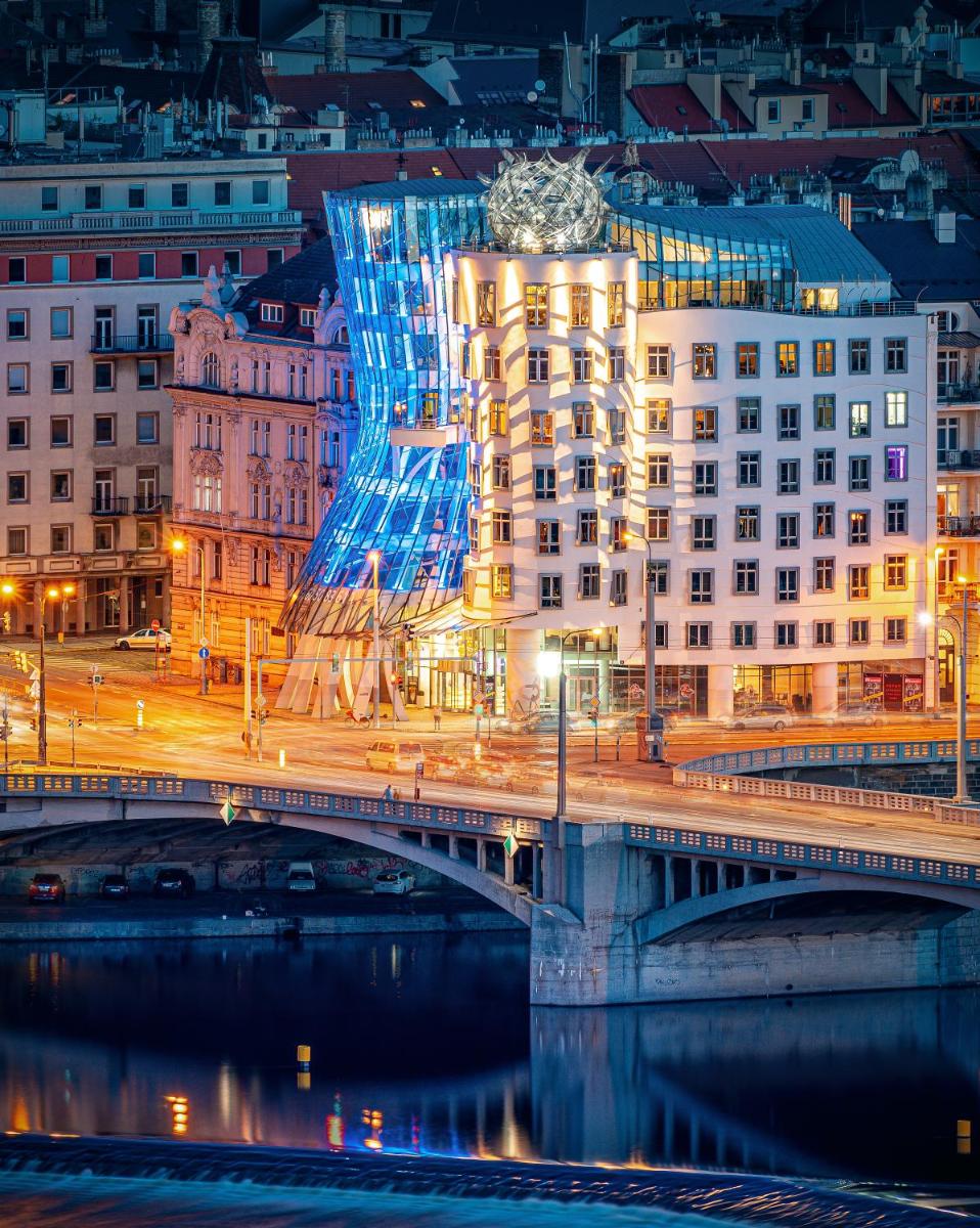 Dancing House - Tančící dům hotel - Housity