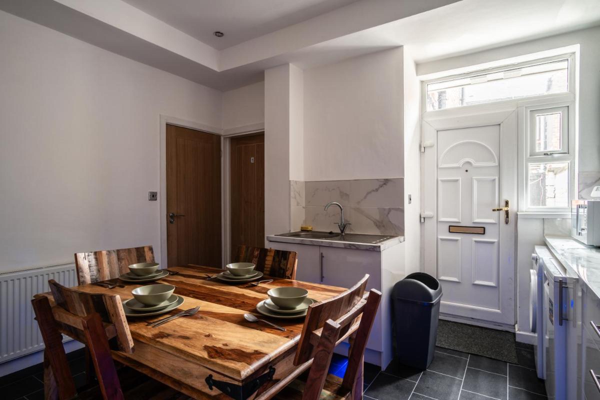Harmony House: Shared Spaces Room 3 - Housity