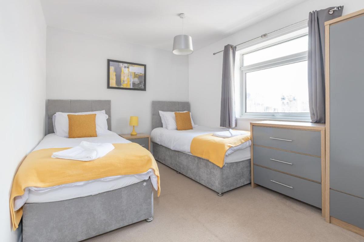 OPP B'ham - Freshly refurbished walls and carpets! BIG SAVINGS booking 7 days or more! - Housity