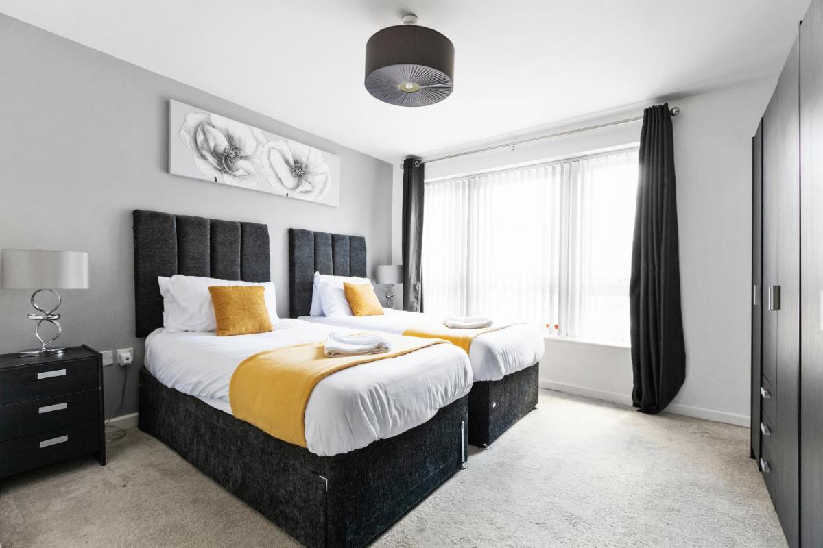 OPP B'ham - Perfect for Contractors and Travellers, gated parking! BIG SAVINGS booking 7 nights or more! - Housity