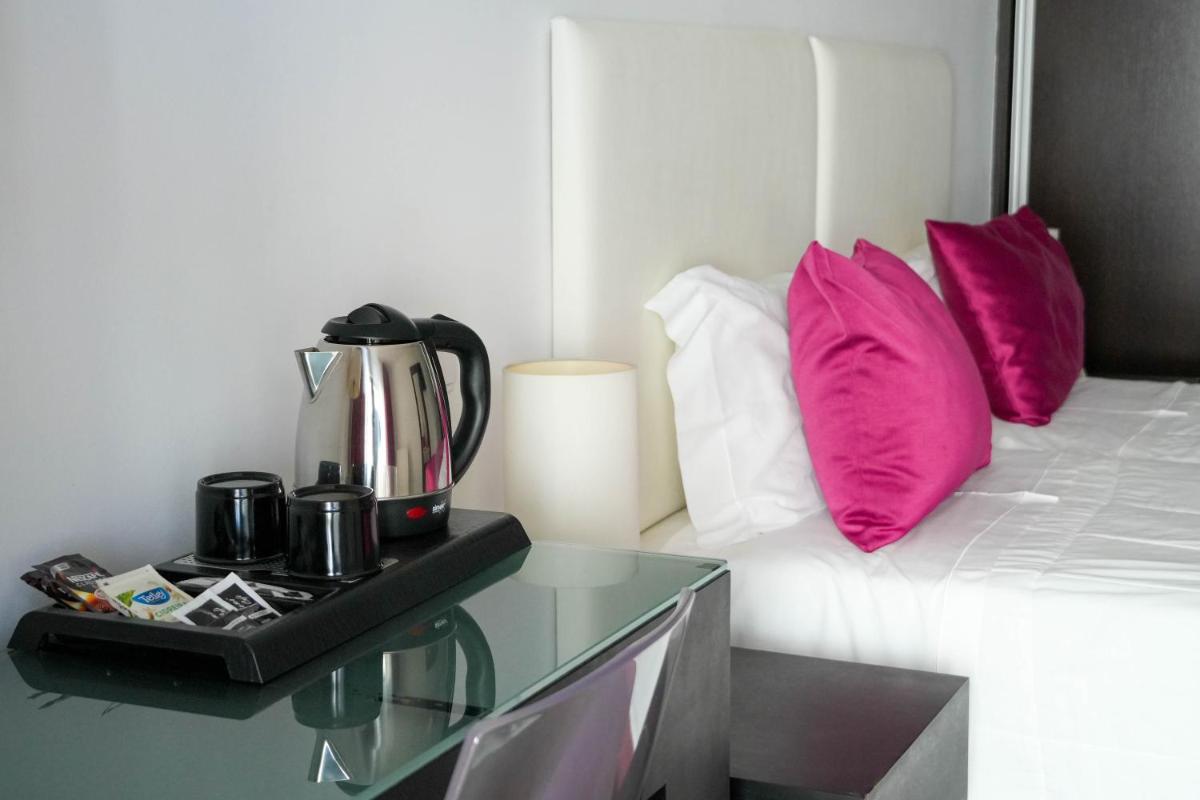 Uma cama ou camas num quarto em Miramar Hotel Spa & Apartments