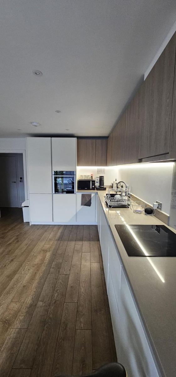 Suitetrails - A private en-suite bedroom in Bromley-by-Bow