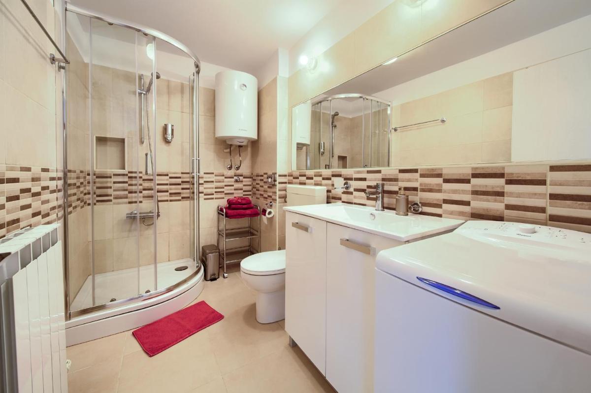 Apartments Six - Housity