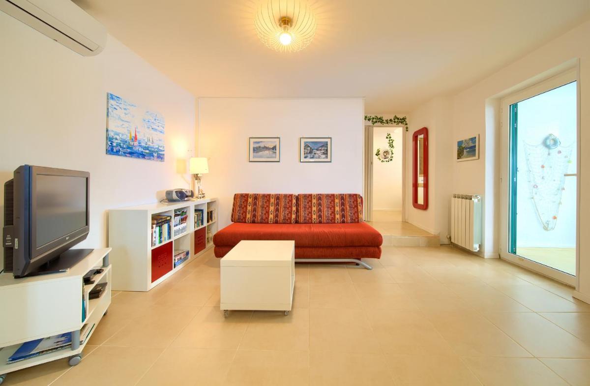 Apartments Six - Housity