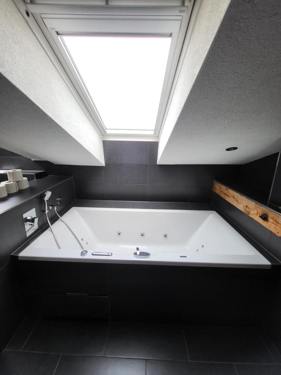 Presidental Suite Apartment by Livingdowntown - Housity