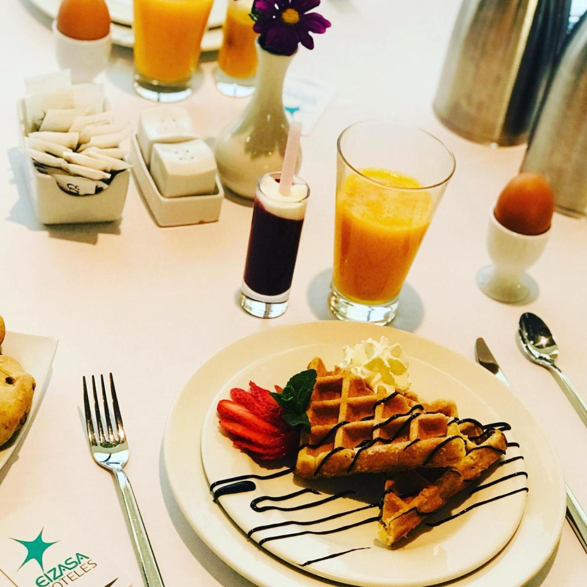 Comida en o cerca de este hotel