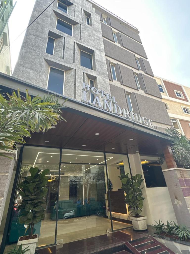 Hotel Landridge - HITECH City Hyderabad - Hizvo
